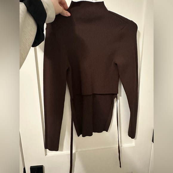 Aritzia Shirt š¤ - Picture 2 of 3